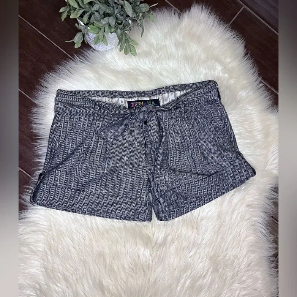 Zenana dress cuffed wool blend belted shorts sz Large